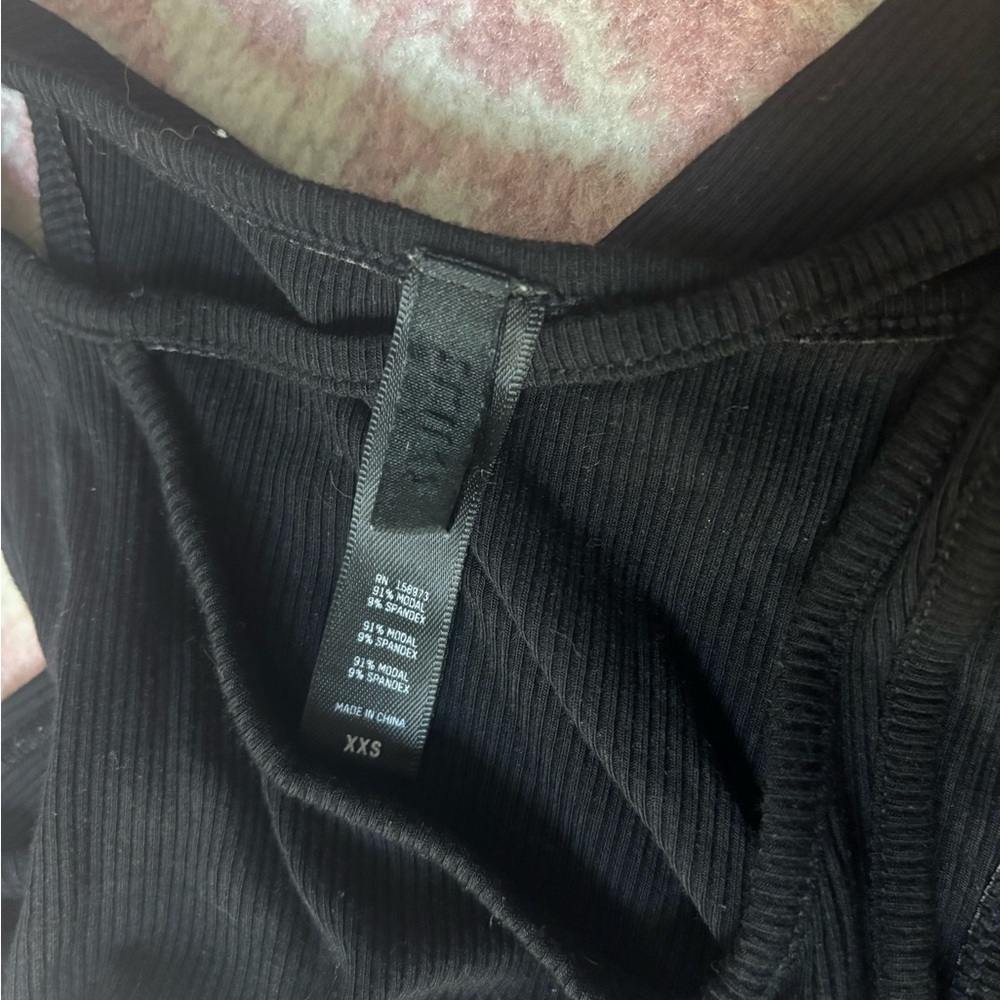 SKIMS NWOT XXS Ribbed Cut Out Tank top - Picture 4 of 4
